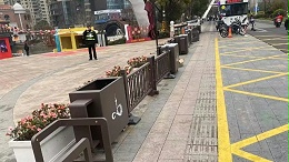 盐城聚龙湖景区花箱护栏案例 | 安全美观融合的景观护栏解决方案