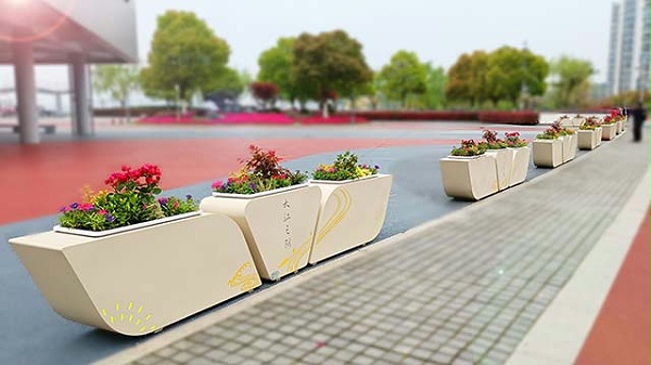 乡村道路机非观隔离组合花箱