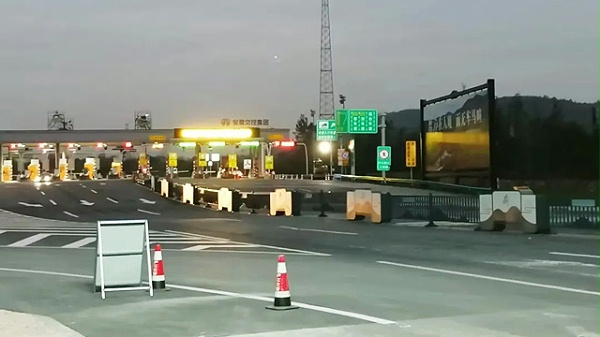 探秘！庐江道路花箱护栏深夜施工现场的奇妙夜晚！