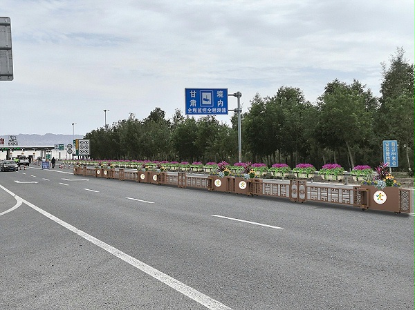 三兔共耳卷草纹版花箱单体背面.1psd