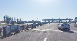 合肥庐江高速出入口花箱护栏案例