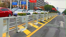 安徽阜阳临泉市政道路千帆竞发花箱护栏案例