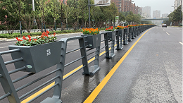 组合花箱：用工业美学给街道镶上「会呼吸的绿边」